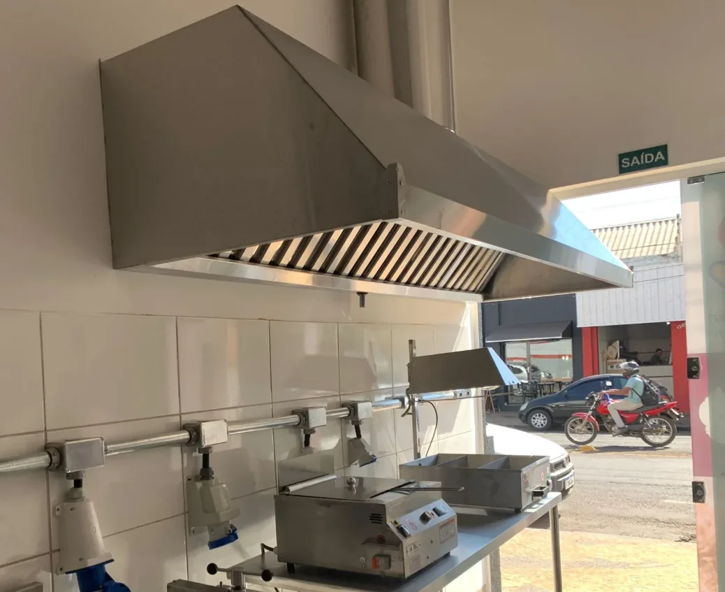 Coifa industrial em cozinha em Porto Alegre
