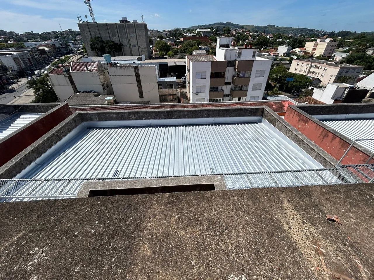 Telhado metálico executado pela Lisboa Metalúrgica na região de Porto Alegre